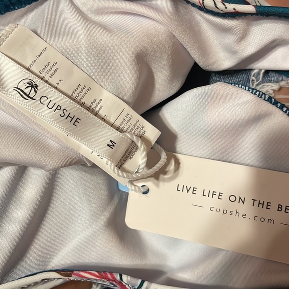 •CUPSHE•NWT DEEP BLUE, RED & WHITE  FLORAL BIKINI BOTTOMS SIZE MEDIUM - Picture 7 of 8